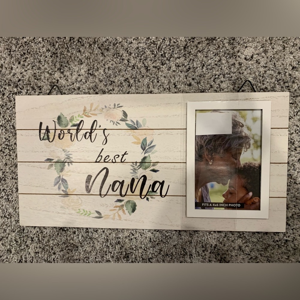 Beautiful New decorative photo frame holds a 4X6 inch photo.